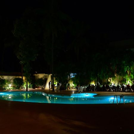 Nijaguna Resorts Chāmrājnagar Buitenkant foto
