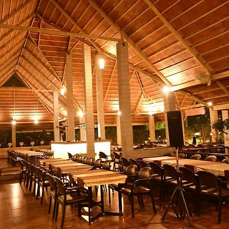 Nijaguna Resorts Chāmrājnagar Buitenkant foto