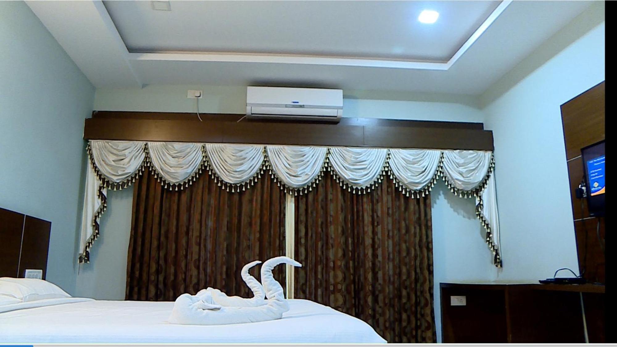Nijaguna Resorts Chāmrājnagar Buitenkant foto
