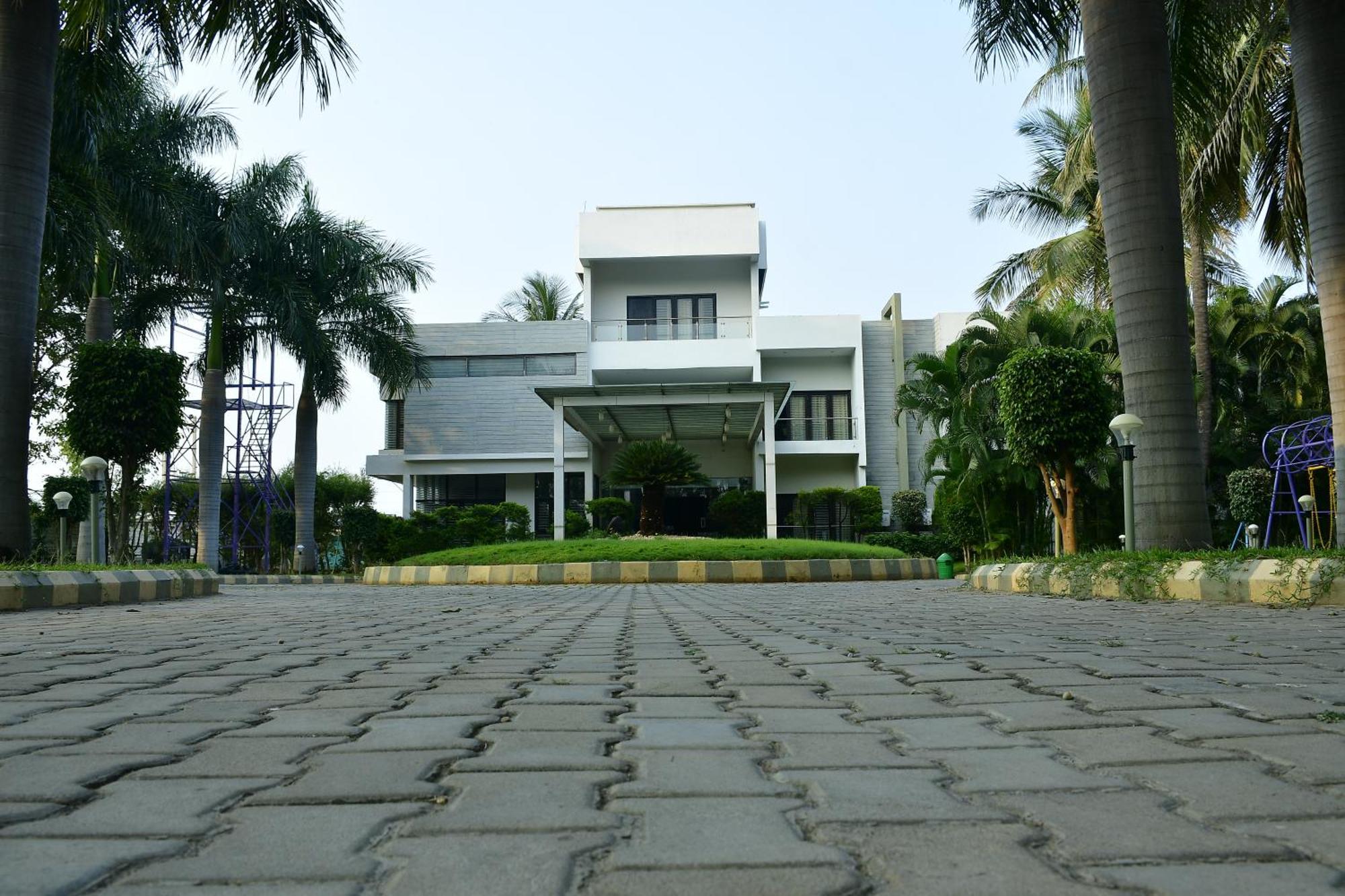 Nijaguna Resorts Chāmrājnagar Buitenkant foto